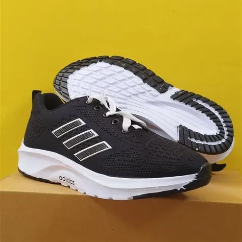sepatu-tenis-adidas-ringan-dan-nyaman-Sepatu-Tenis