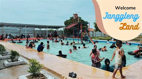 kolam-renang-Janggleng-Land-dekat-Indramayu-Menjelajahi-Kolam